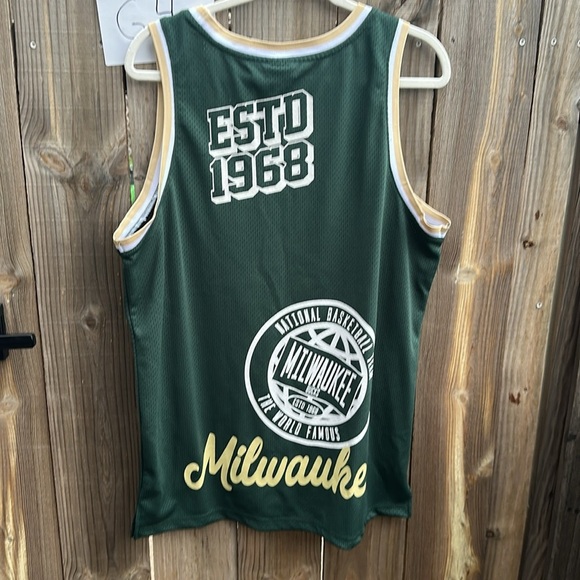 NBA Milwaukee, Bucks Green and Gold Basketball Jersey Size Large - Picture 6 of 7